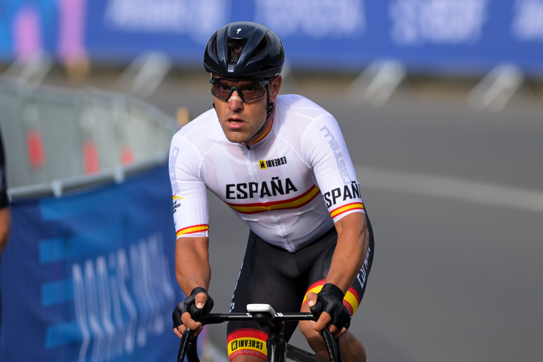 Edu Santas finaliza d&eacute;cimo la final de ciclismo en ruta de Par&iacute;s